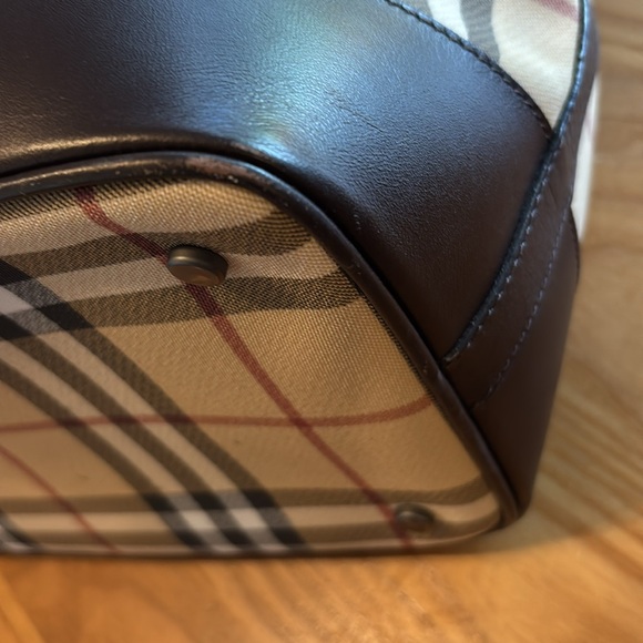 Burberry plaid bucket bag in excellent condition - Picture 3 of 15